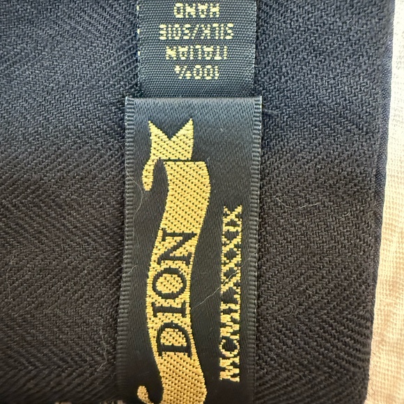 Dion Paisley Fringe Scarf – Silk & Wool - - Picture 8 of 10